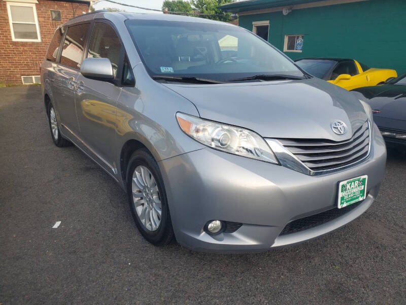 2017 Toyota Sienna XLE 8-Passenger
