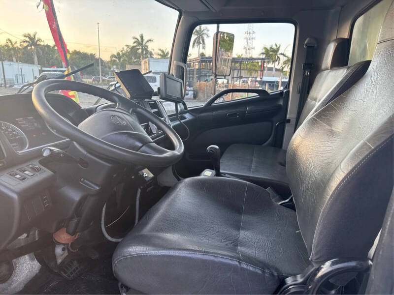 2013 Hino 268