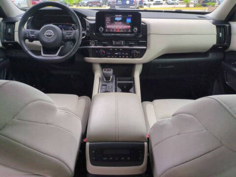 2022 Nissan Pathfinder SV