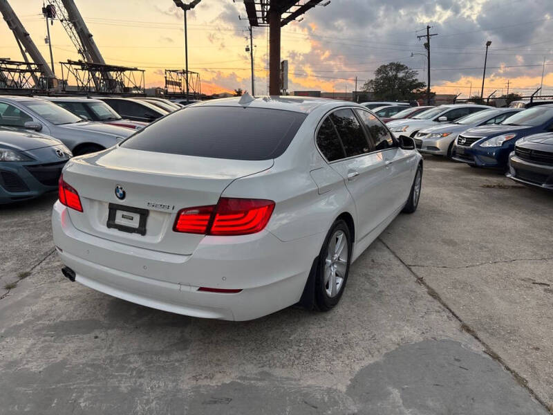 2011 BMW 5 Series 528i