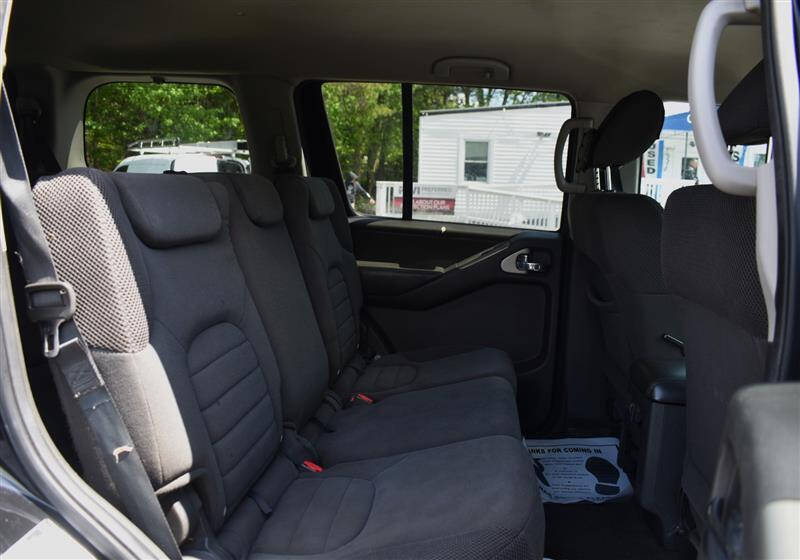 2010 Nissan Pathfinder LE