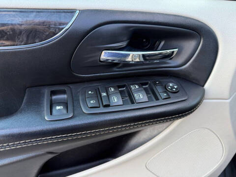 2014 Chrysler Town and Country Touring