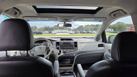 2011 Toyota Sienna SE 8-Passenger