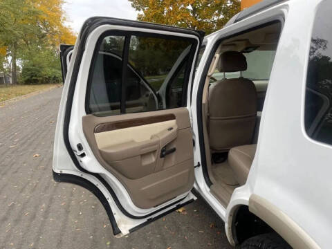 2004 Ford Explorer Eddie Bauer