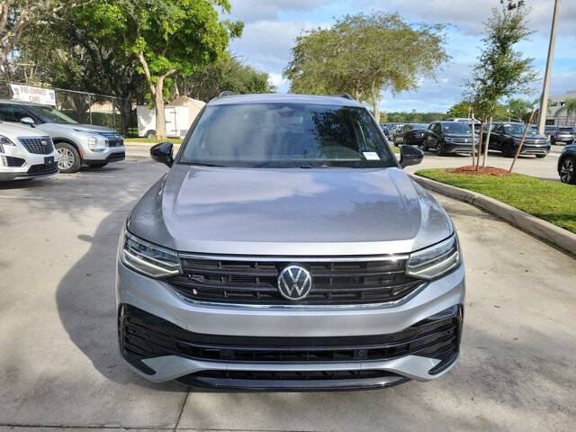 2023 Volkswagen Tiguan SE R-Line Black