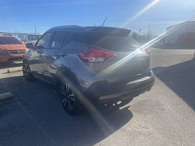 2020 Nissan Kicks SR