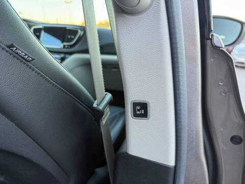 2017 Chrysler Pacifica Touring-L Plus