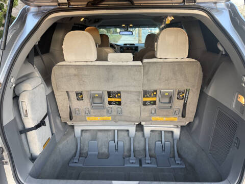 2013 Toyota Sienna LE 7-Passenger Auto Access Seat