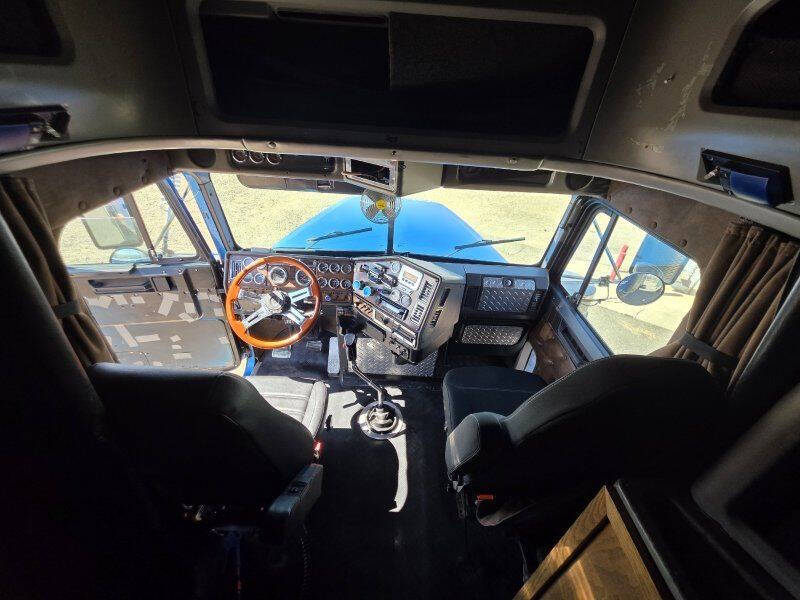 2001 Freightliner Conventional XL