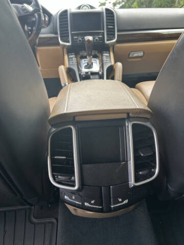 2014 Porsche Cayenne Platinum