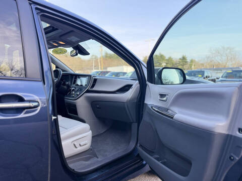 2020 Toyota Sienna XLE 7-Passenger