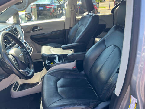 2020 Chrysler Pacifica Touring L