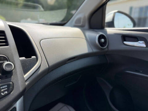 2013 Chevrolet Sonic LT Manual