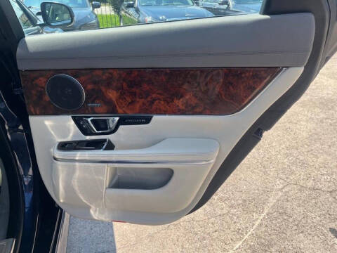 2016 Jaguar XJ R-Sport