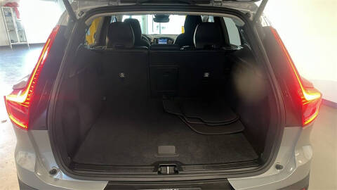 2025 Volvo XC40 B5 Core Bright Theme