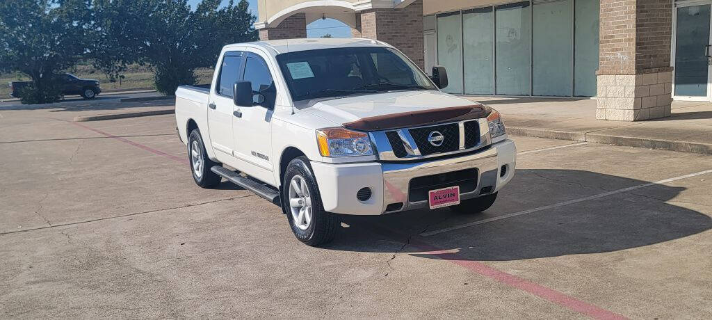 2008 nissan titan white