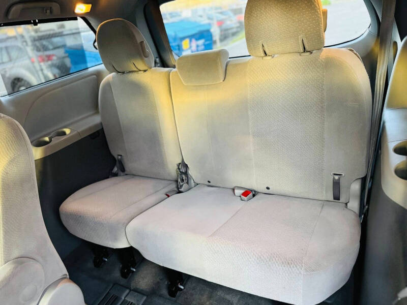 2011 Toyota Sienna LE 8-Passenger