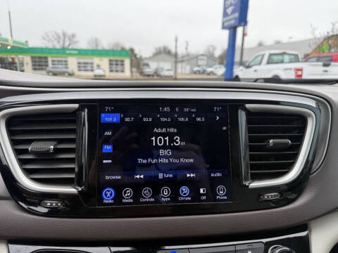 2017 Chrysler Pacifica Touring-L