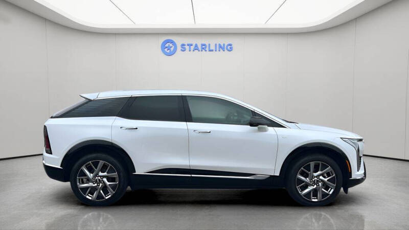 2025 Cadillac OPTIQ Luxury 2