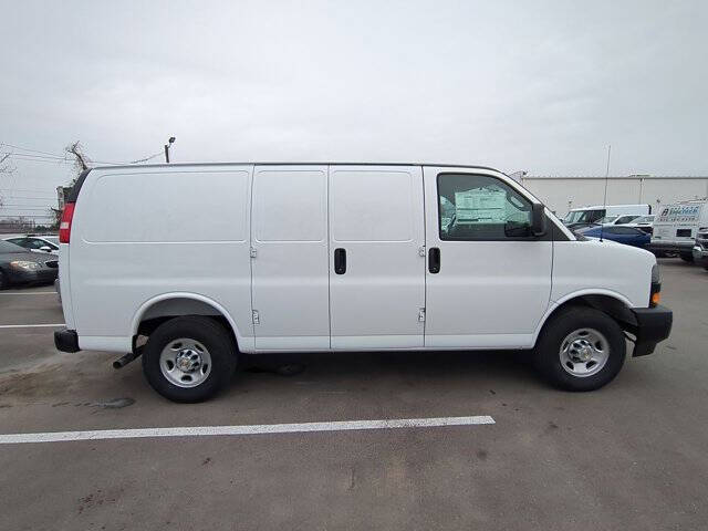2025 Chevrolet Express 2500