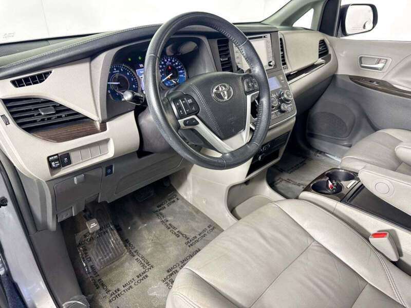 2018 Toyota Sienna XLE 8-Passenger
