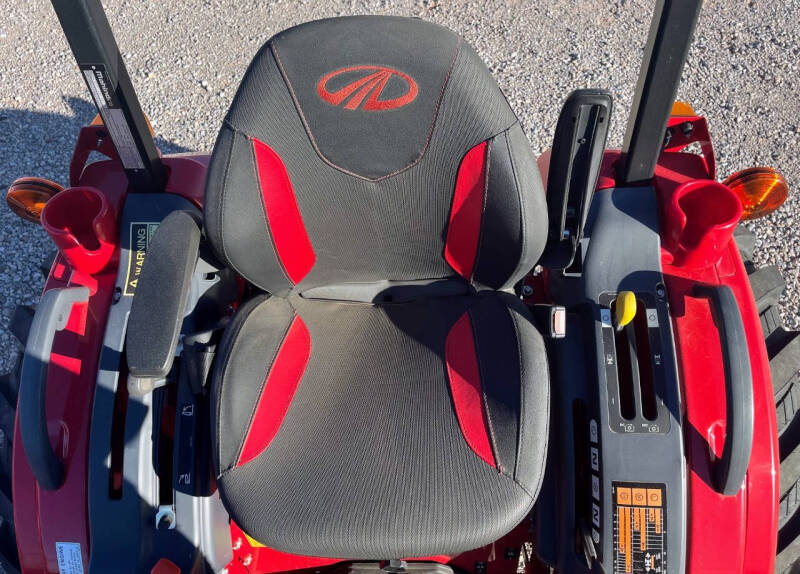 2025 Mahindra 1640 HST