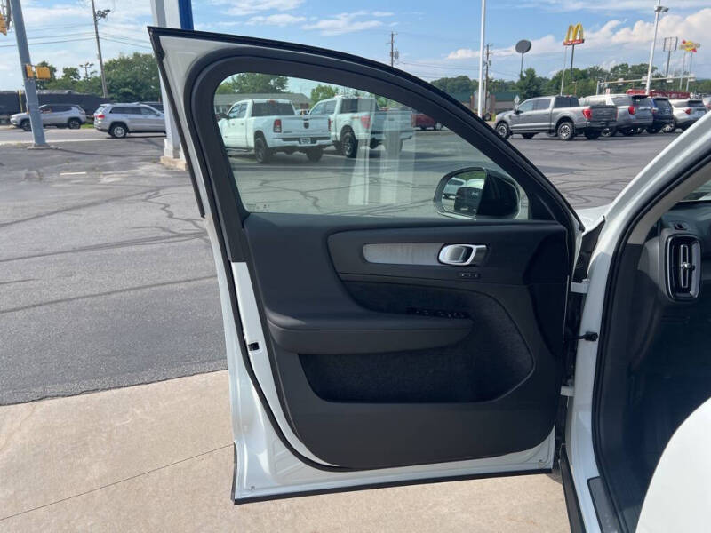 2026 Volvo XC40 B5 Core