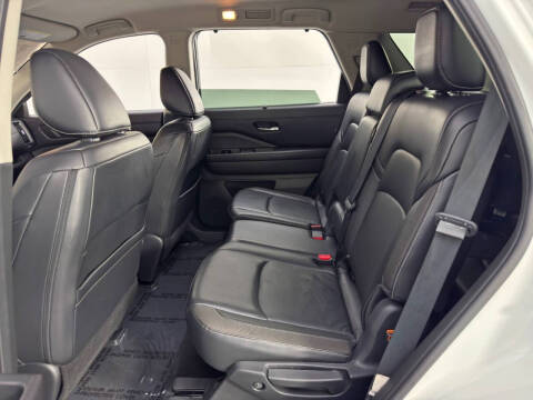 2023 Nissan Pathfinder SL