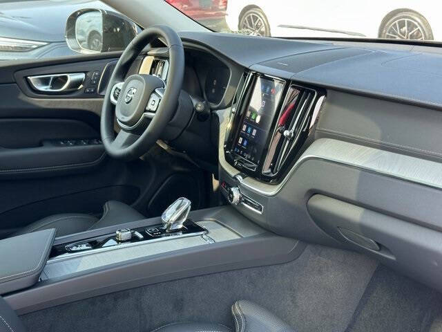 2025 Volvo XC60 B5 Ultra Dark Theme