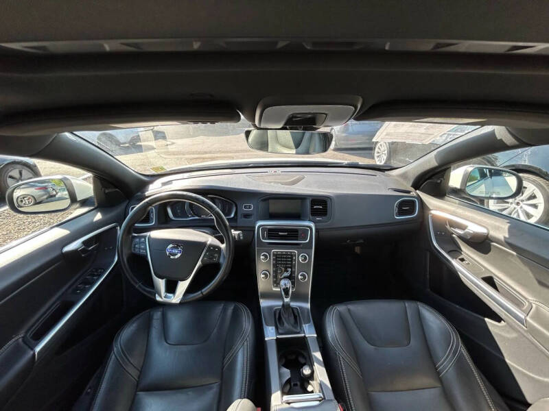 2016 Volvo V60 T5 Drive-E Platinum