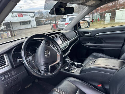 2017 Toyota Highlander SE