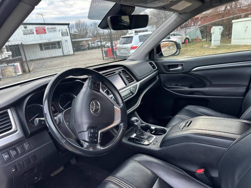 2017 Toyota Highlander SE
