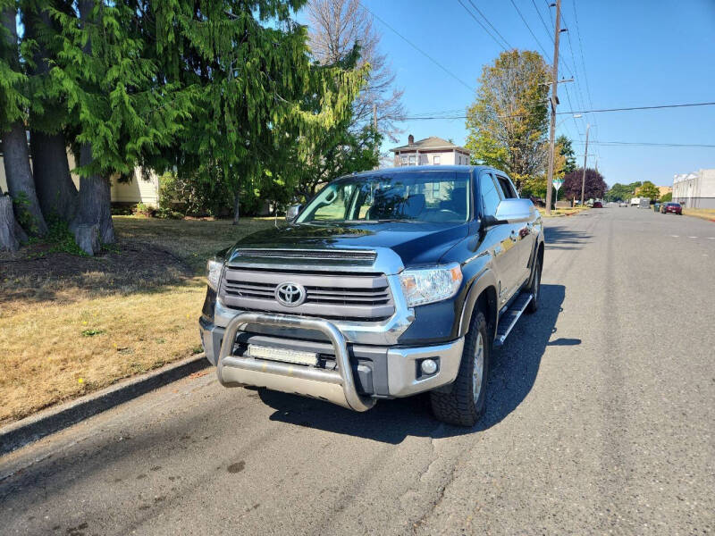 2015 Toyota Tundra SR5's photo