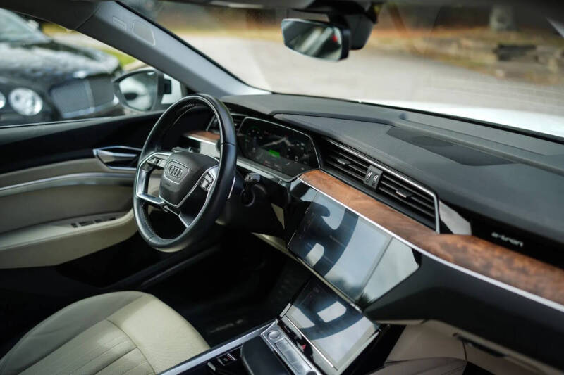 2019 Audi e-tron quattro Premium Plus