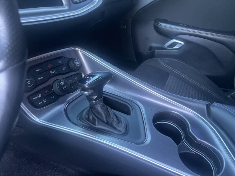 2017 Dodge Challenger R/T Shaker