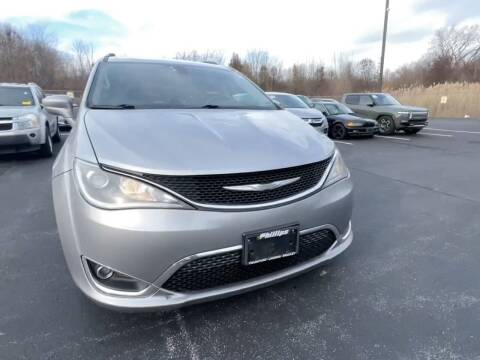 2018 Chrysler Pacifica for sale at Automania in Dearborn Heights MI