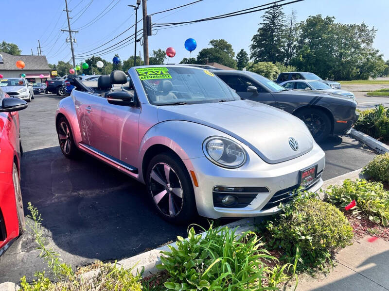 2013 Volkswagen Beetle Convertible for sale at Valpo Motors in Valparaiso IN