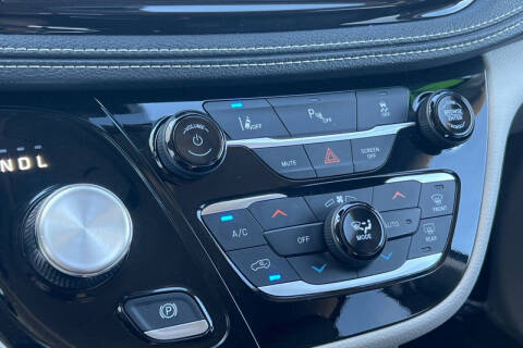 2024 Chrysler Pacifica Plug-In Hybrid Select