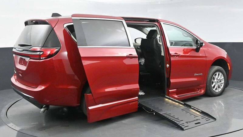 2024 Chrysler Pacifica Touring L