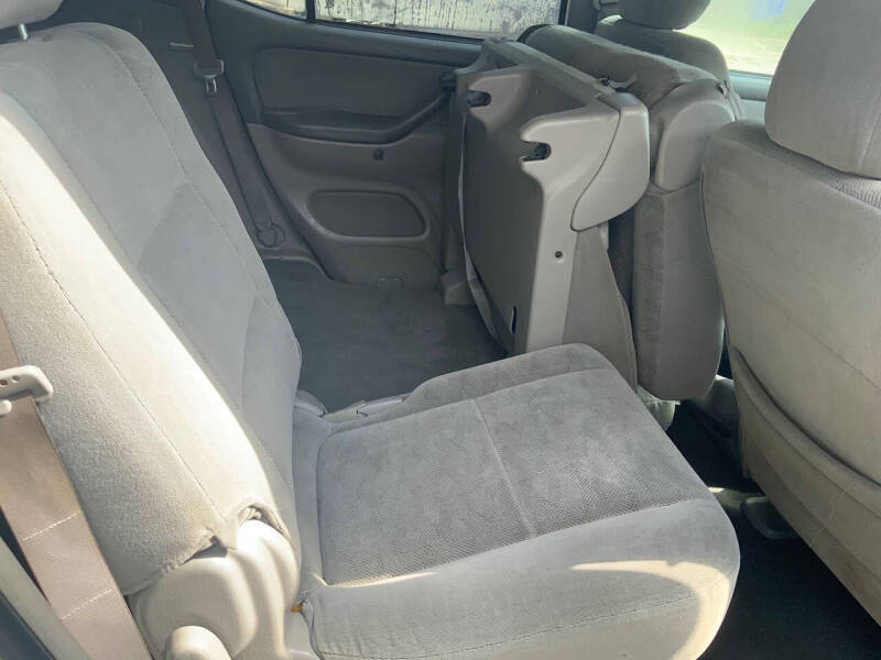 2005 Toyota Sequoia SR5
