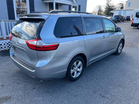 2016 Toyota Sienna LE 8-Passenger