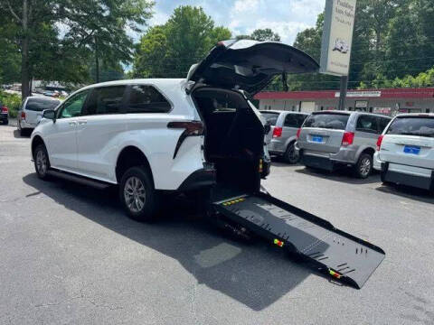2025 Toyota Sienna LE 8-Passenger