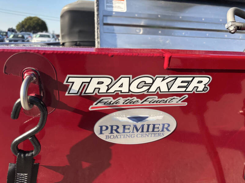 2024 Tracker XL