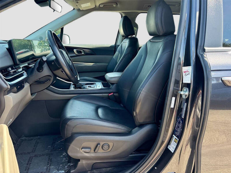 2025 Kia Carnival LXS