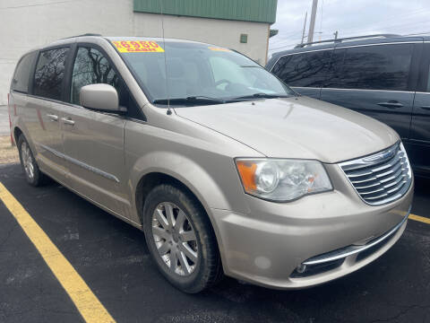 2012 Chrysler Town and Country for sale at Best Buy Car Co in Independence MO