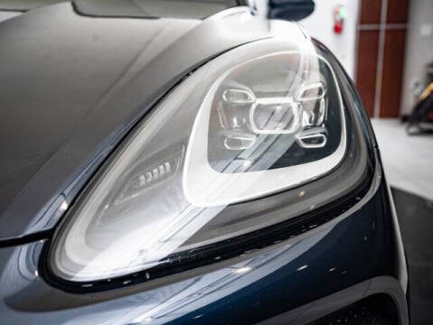 2023 Porsche Cayenne Platinum Edition