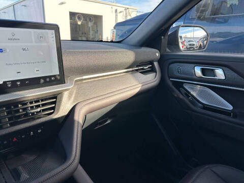 2025 Ford Explorer Platinum