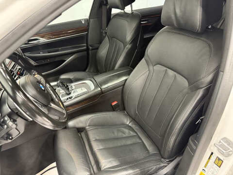 2022 BMW 7 Series 740i