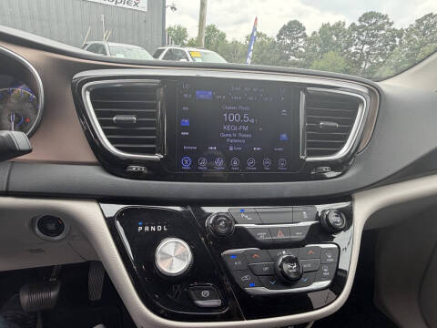 2017 Chrysler Pacifica Touring-L Plus