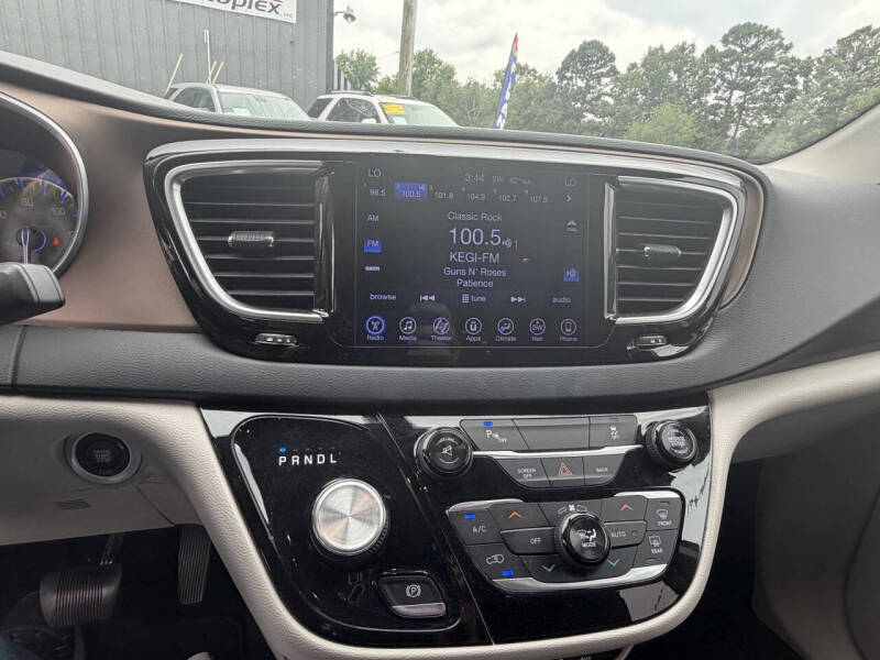 2017 Chrysler Pacifica Touring-L Plus